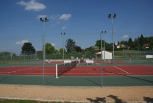 Les cours de tennis en activité - JPEG - 44.8 ko